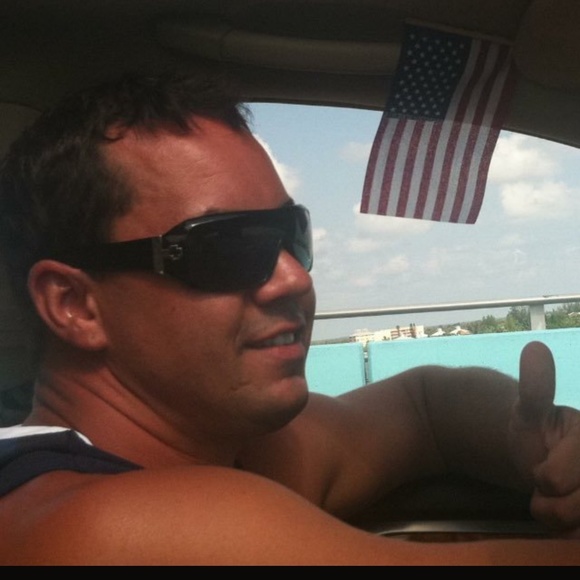 Meet your Posher, Joshua - Picture 1 of 2